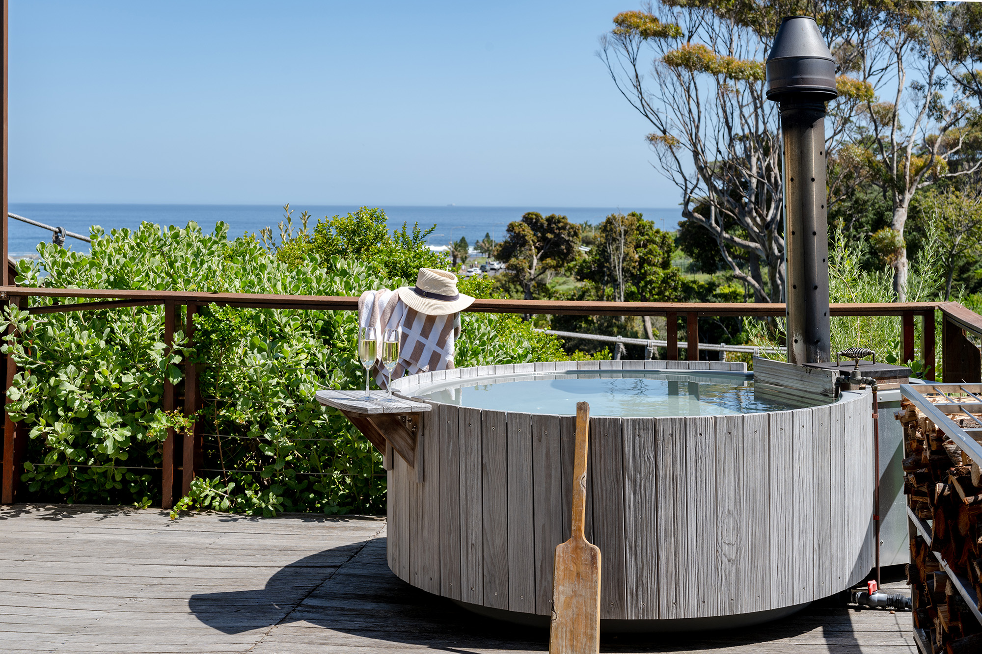 Wellness room 5 hot tub
